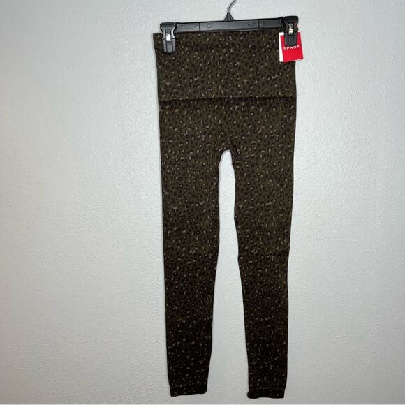 Spanx Look At Me Now Seamless Leggings Olive Green Leopard Womens size M - Picture 3 of 8